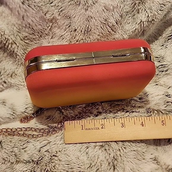 Escada hard shell clutch bag removable chain shoulder strap good condition - Picture 3 of 8